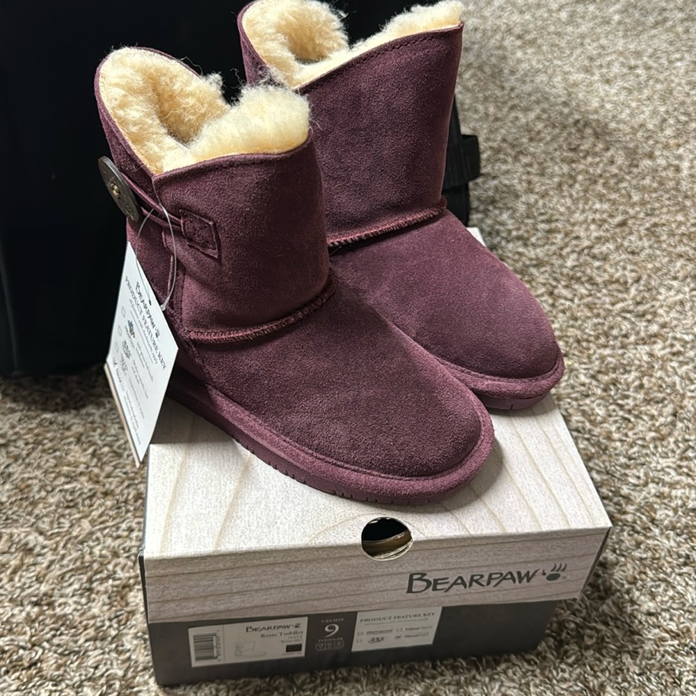 BearPaw boots NWT